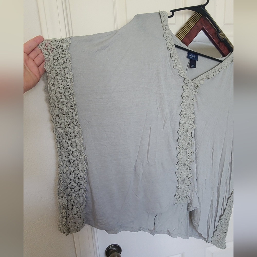 Daytrip Gray Lace Trim Poncho Top - Picture 4 of 6